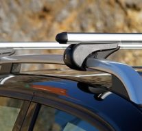 Univerzalni krovni nosači za automobil