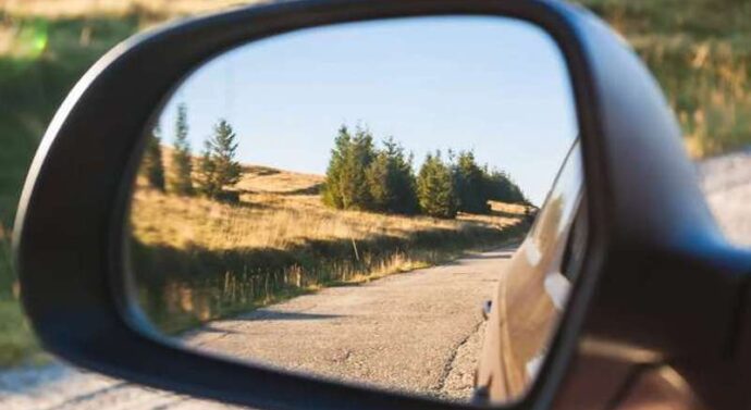 Stakla za retrovizore auta moraju biti neoštećena 