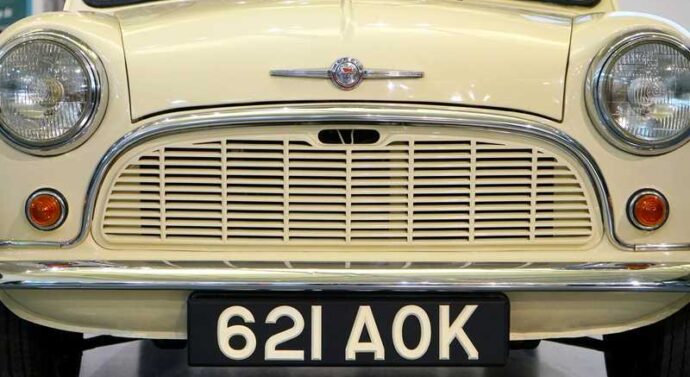 Držač za registarsku tablicu za auto ima važnu funkciju